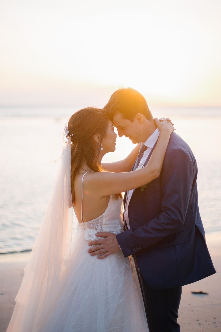 couple wed on the beach